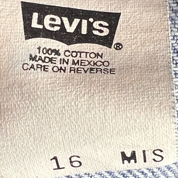 Vintage Levis Shorts Women's 16 Regular Red Tab Denim Mom Jeans Y2K 2000 - Picture 7 of 9